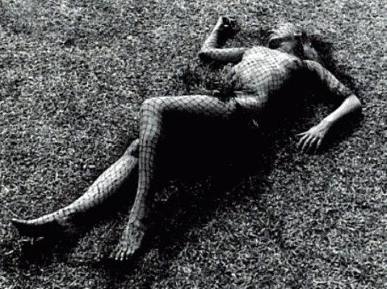 Lee Miller in Camouflage 1941, by David E. Scherman. Via theredlist