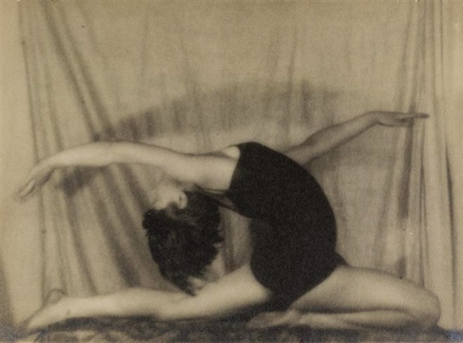 Alexander Grinberg. Maryia Peschanaya. Etude acrobatique. Via mutualart