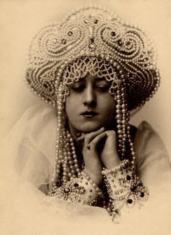 Alexander Grinberg. Portrait 1910-1915. Via russianphotographs.net