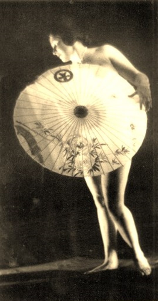 Alexander Grinberg2. Nu 1915-1920 Via russianphotographs.jpg2