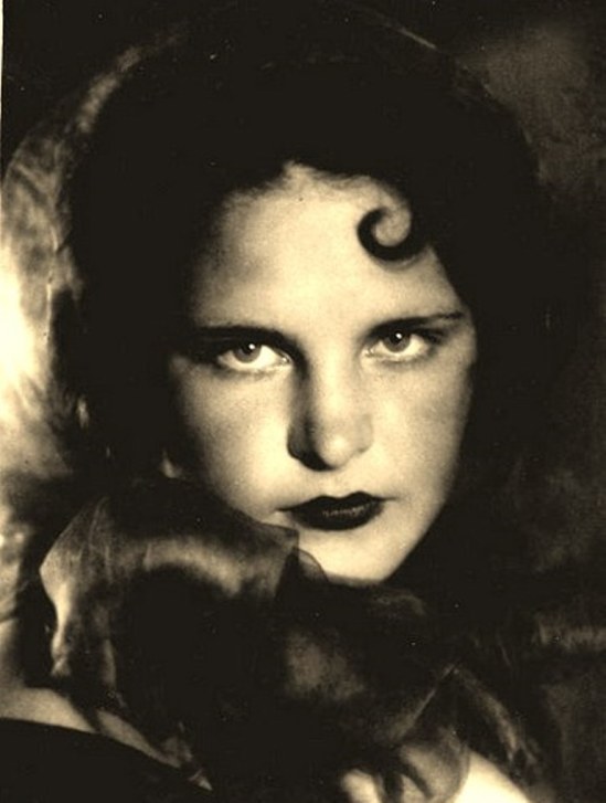 Alexander Grinberg6. Portrait 1920. Via russianphotographs.net