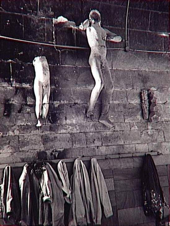 Brassaï. Sculptures sur un mur, atelier Gaudi à Barcelone 1953 Epreuve argentique à développement Via RMN