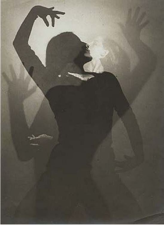 Edmund Kesting. Danseuse Dore Hoye 1926. Via luminous-lint