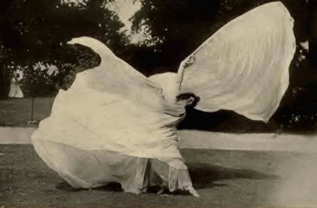 Loïe Fuller. The dance of flame 1902. From from Fuller's autobiography 15 Years of a Dancer's Life Via cynthiashidesertblog