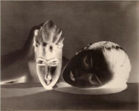 Man Ray2. Kiki de Montparnasse (noire et blanche) 1926. Via RMN