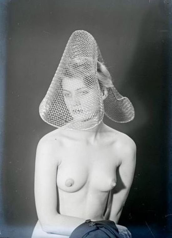 Man Ray2. Lee Miller vers 1930 Via RMN