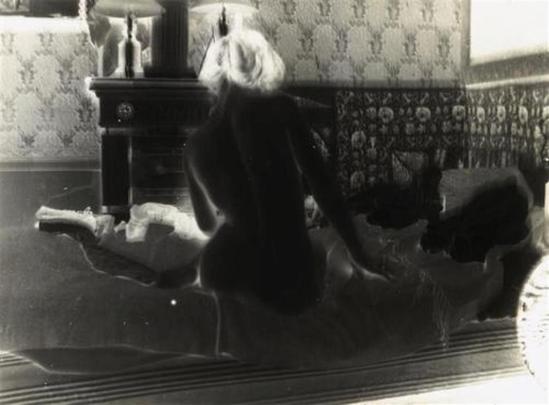 Pierre Bonnard - Marthe assise sur le lit, vue de dos