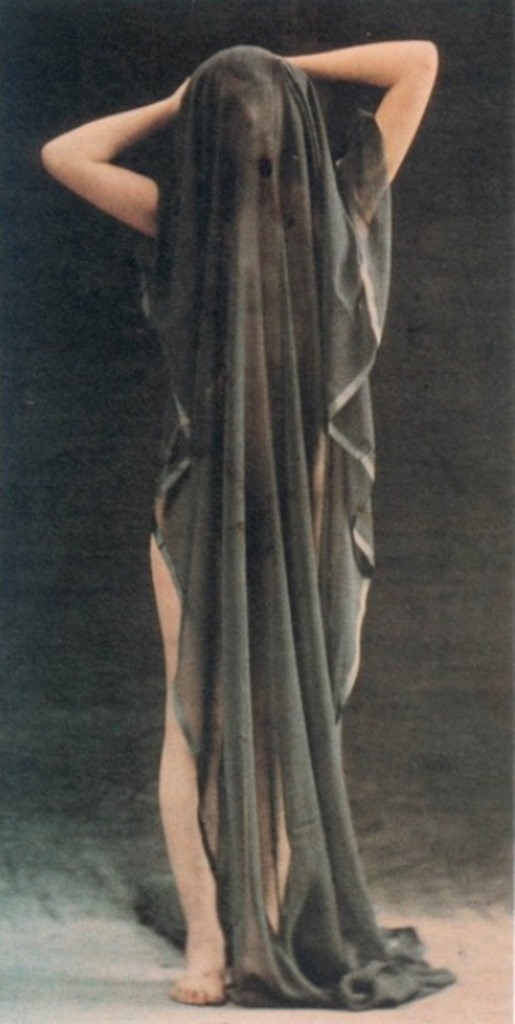 Robert Demachy. Nu drapé 1910. Via historicalzg.piwigo