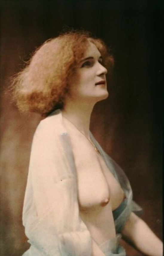 Robert Demachy. Nu féminin drapé d'un voile bleu 1907-1915. Via BNF