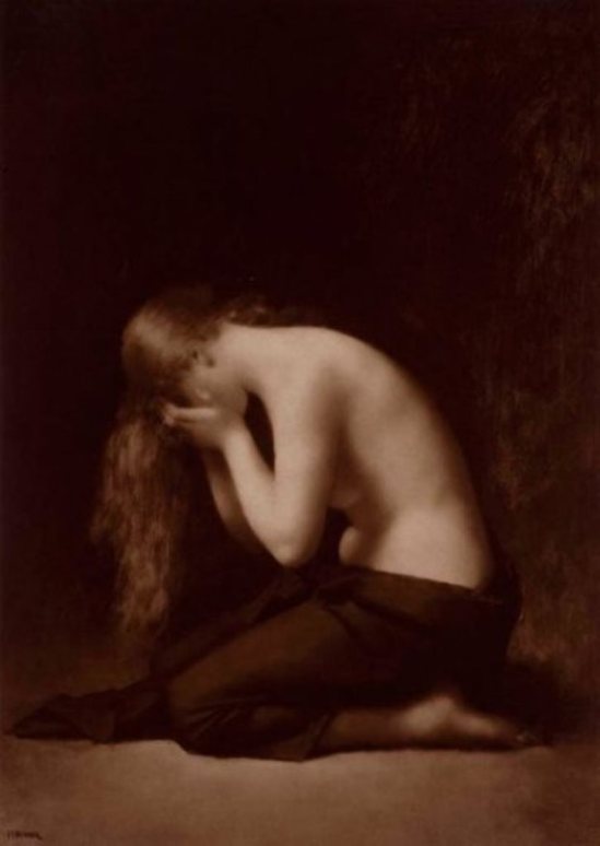 Adolphe Braun. « Solitude », peinture de Jean-Jacques Henner, vers 1880 Épreuve d'époque au charbon montée sur support cartonné Via Drouot