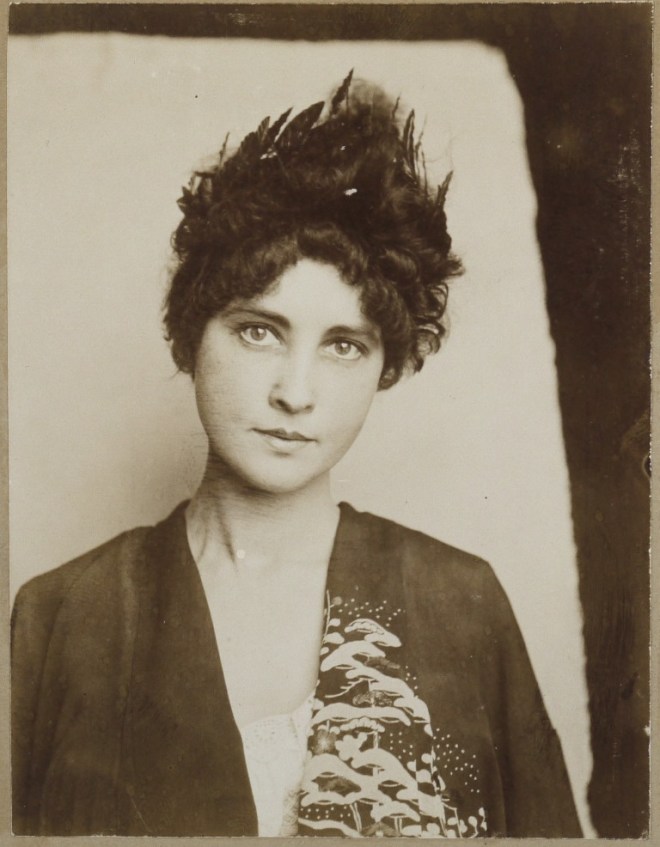 Jugenstil Prag Portraits, Prag 1910. Via auction.fr