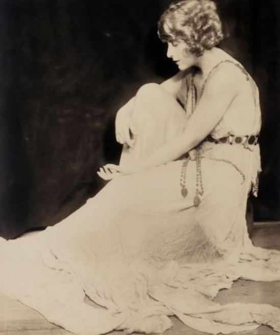 Alfred Cheney Johnston.  Pearl White  Via historicalzg