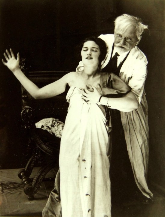 Alphonse Marie  Mucha posing a model, Paris, c. 1900 Via livejournal