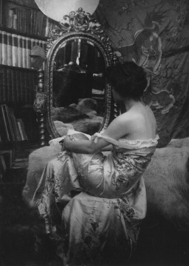 Alphonse Marie Mucha1. Model posing in Mucha's studio rue du Val de Grâce  Via muchafoundation