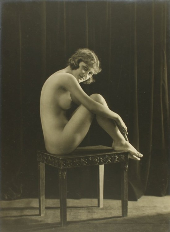 Dorothy Wilding. Clarte de soleil 1910-1920 Via liveauctioneers