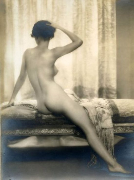 Dorothy Wilding. Matin (nu de dos), années 1930 Via piasaauctions
