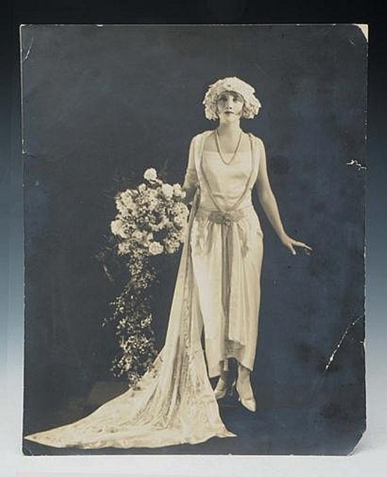 Dorothy Wilding. Non daté Via invaluable.com