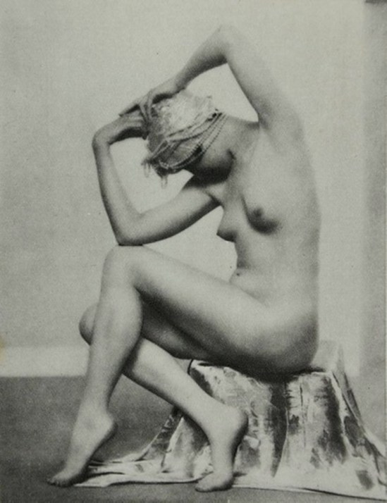 Dorothy Wilding. Nu au turban années 1920 Via studioplus