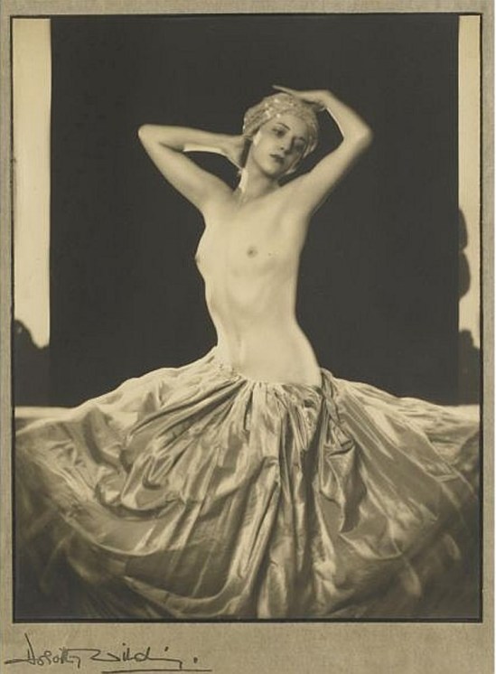 Dorothy Wilding.  Rhoda Beasley 1932 Via artfact.com