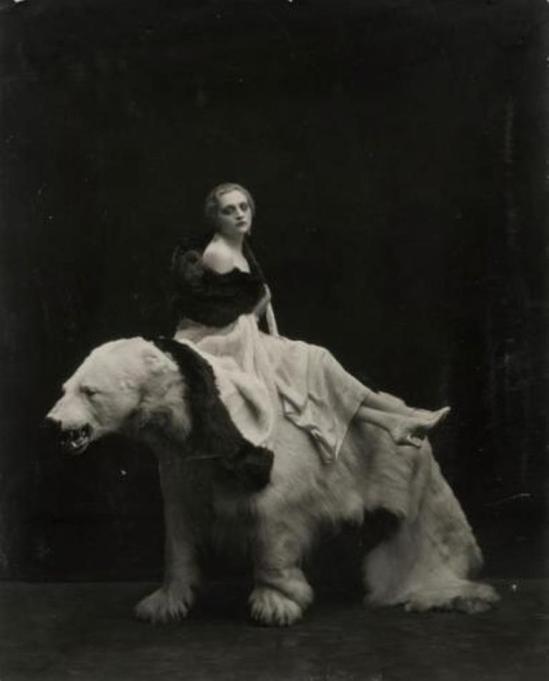 Emilio Sommariva. Femme à l'ours, années 1920 Via drouot
