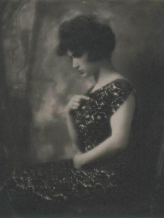 Emilio Sommariva. Portrait de femme 1920-1924 Via lombardiabenicultura