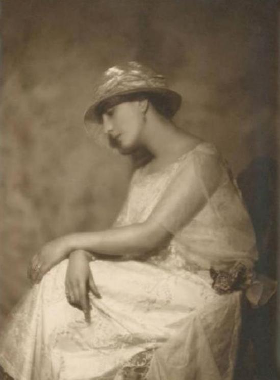 Emilio Sommariva2. Anna Acierno Bondi 1922 Via lombardiabenicultura