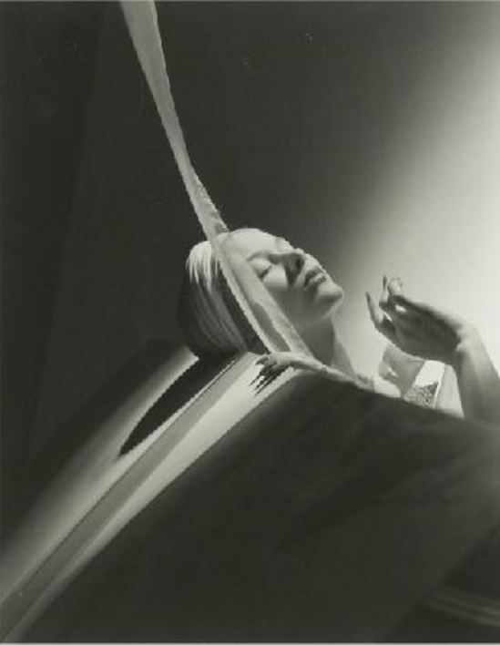 Horst P. Horst. Lisa with turban 1940 Via drouot
