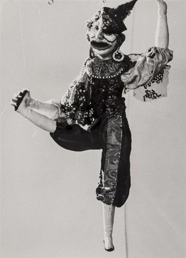 Lucien Clergue. Poupée de Martha Kuhn-Weber 1964 Via mutualart