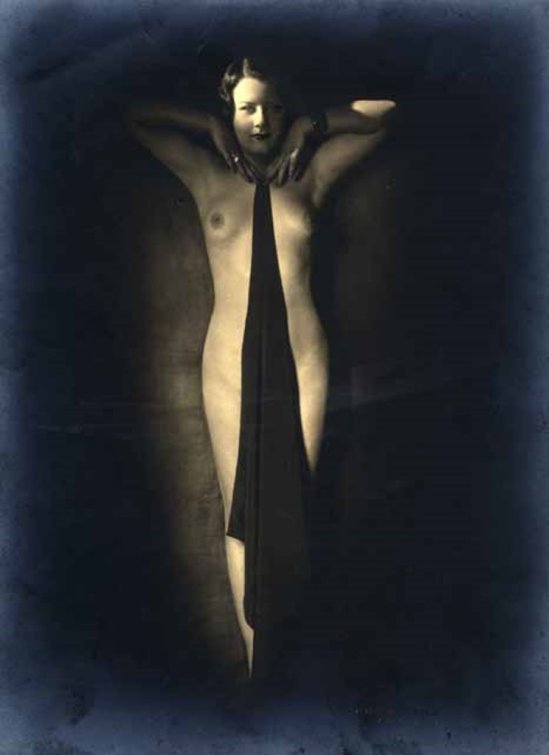 Paul Koruna. Raymonde, danseuse et mannequin au Casino de Paris 1940 Via collectorebooks