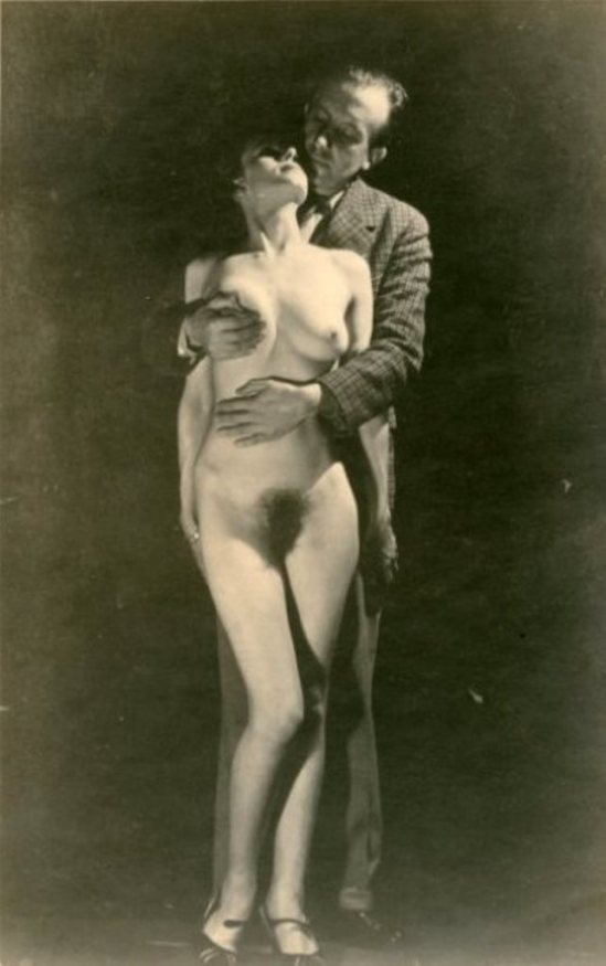 Photographe inconnu.  Paul Eluard enlacant une femme nue 1942 Via drouot