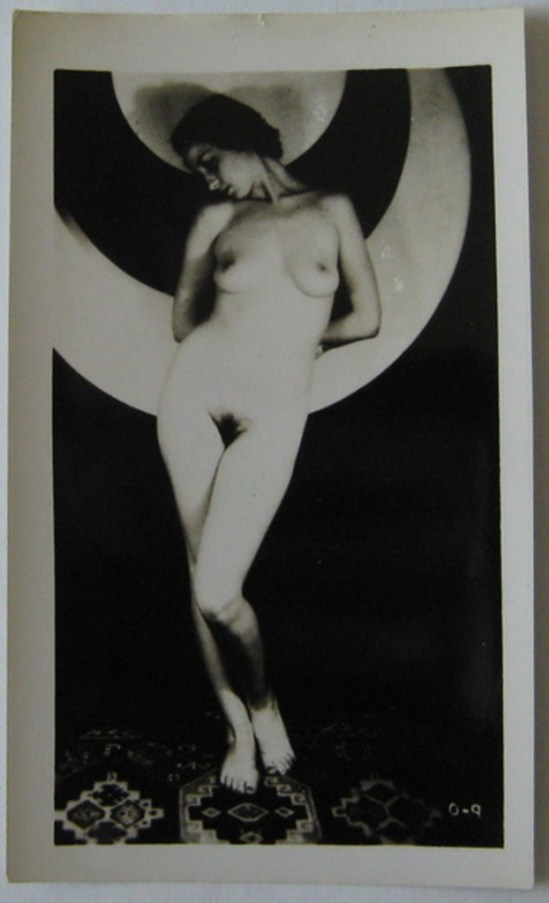 Photographe inconnu. Vintage nude Via historicalzg