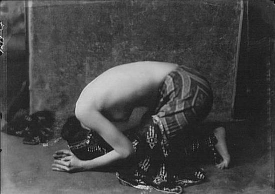 Arnold Genthe. Evan Burrows Fontaine Via historicalzg