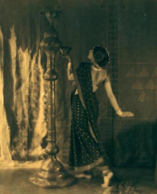 Baron Adolph de Meyer. Ruth St. Denis in the Dance of the Black and Gold Sari from Bakawali. (1913) Via nypl