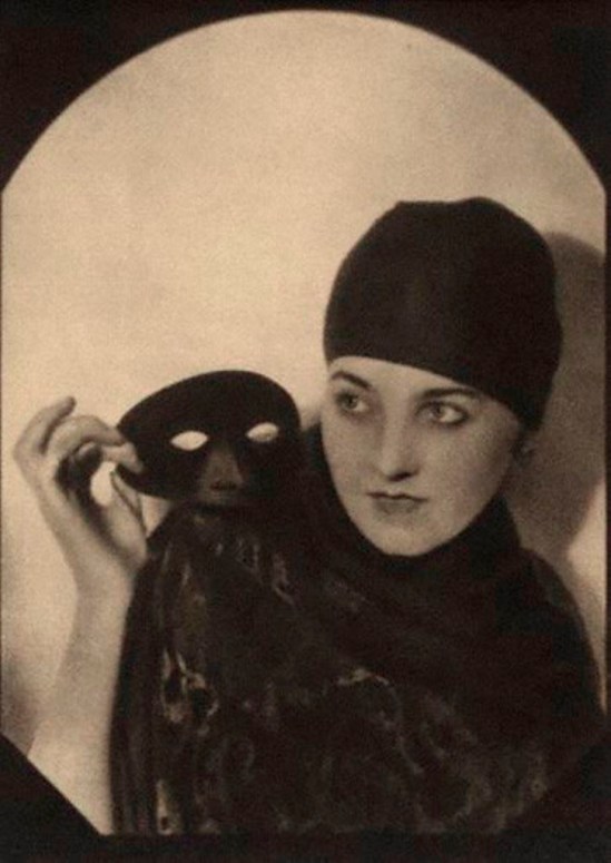 Emil Otto Hoppé.Kathlene Martyn 1917 Via npg