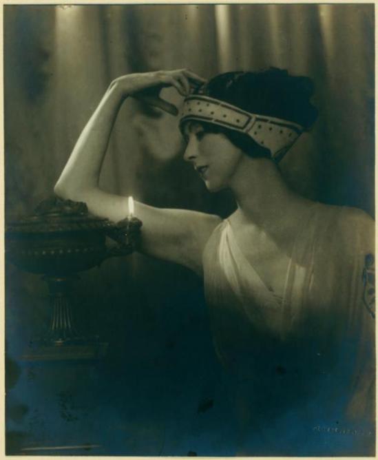 Jean de Strelecki. Ruth St Denis in Greek Veil Plastique. (1922) Via nypl