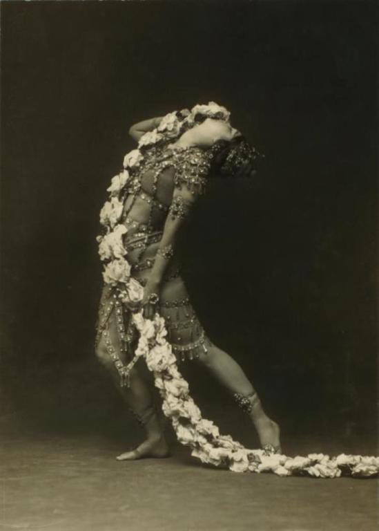 Otto Sarony. Ruth St. Denis in Radha. (1908) Via nypl