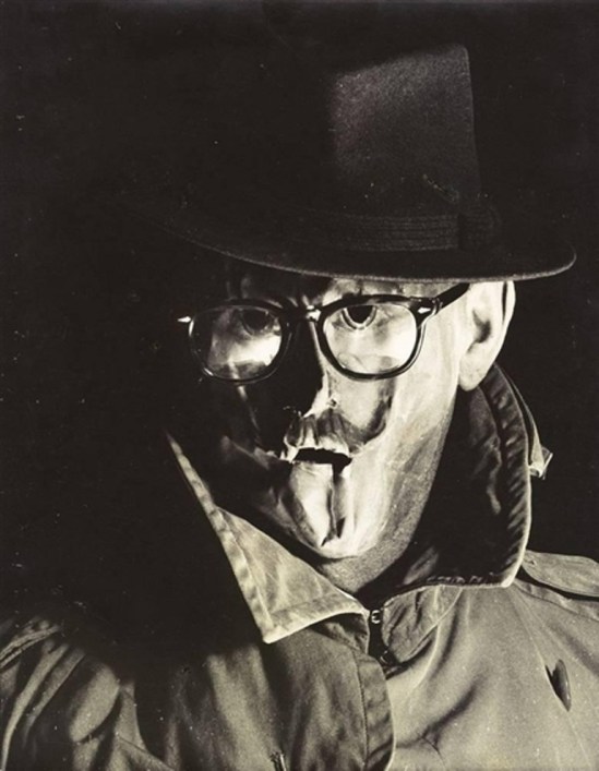 Erwin Blumenfeld. Masque (autoportrait) 1958 Via mutualart