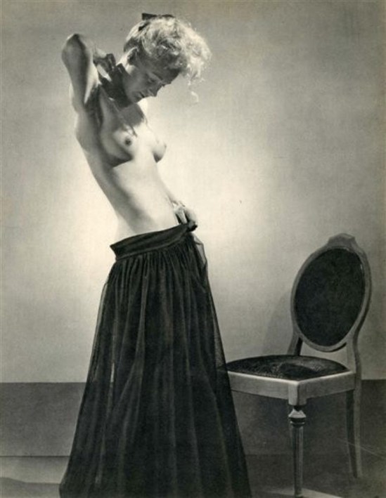 Richard McKinney. Nu 1947 Via liveauctioneers