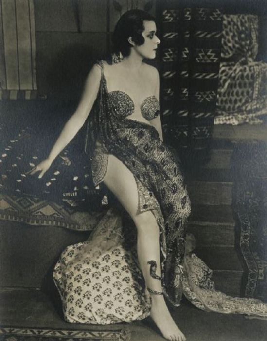 Theda Bara in "Cleopatra" 1917  Via fanpix