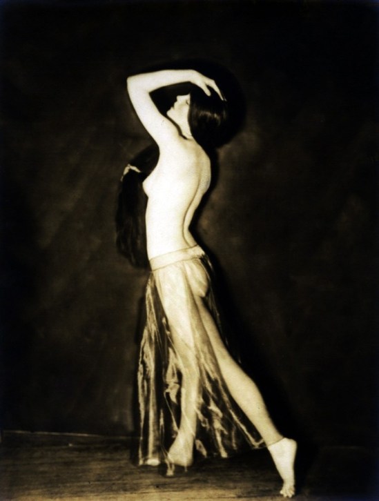 Alfred Cheney Johnston. Evan Burroughs Fontaine 1920 Via historicalzg