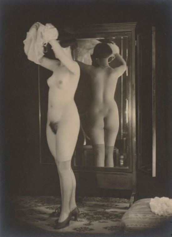 Anonyme (attribué à Grundworth). Femme au miroir vers 1930 Via drouot