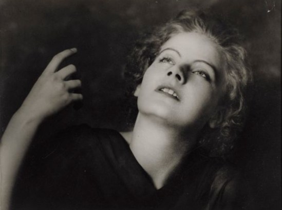 Arnold Genthe. Greta Garbo vers 1925 Via mutualart