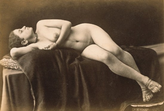 E.Aubin. Nu années 1880 Via wikibooks