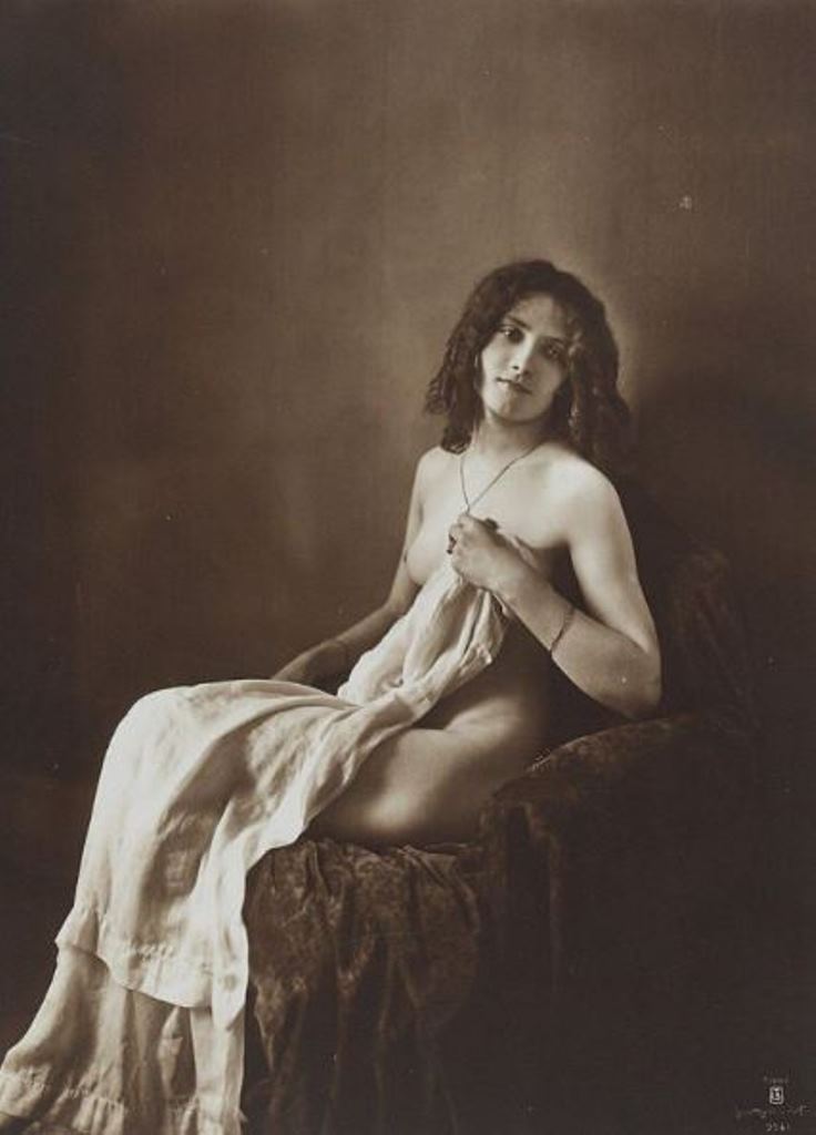 Lehnert et Landrock. Etude au fauteuil, Tunisie 1906 Via yannlemouel.com