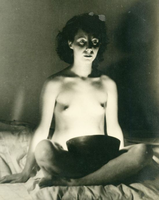 Photographe inconnu. Jeune femme nue Via ebay