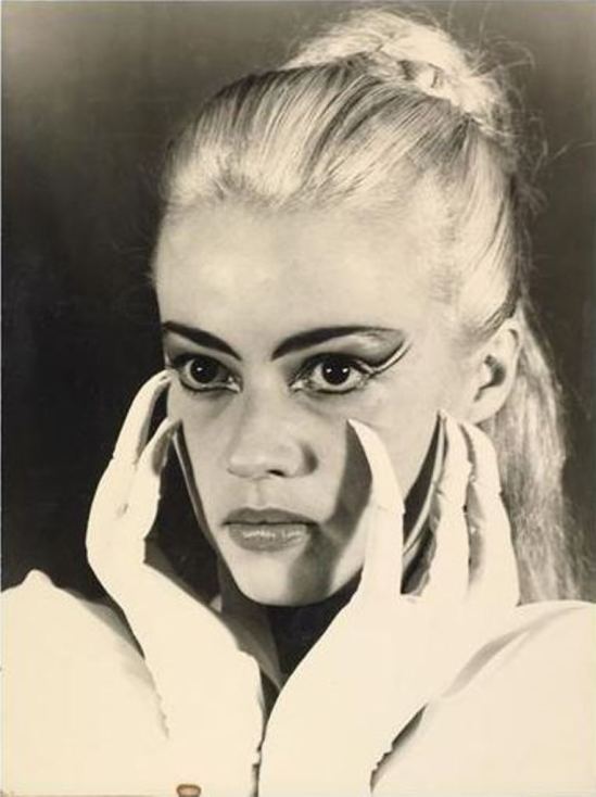 Thérèse Le Prat. Jeanne Moreau in La machine infernale directed by Jean Cocteu 1954 Via photoarago