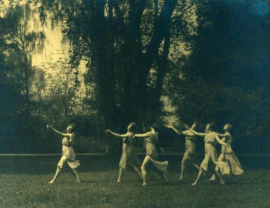 Arnold Genthe. Greek revival dancers 1916-1920. Via nypl