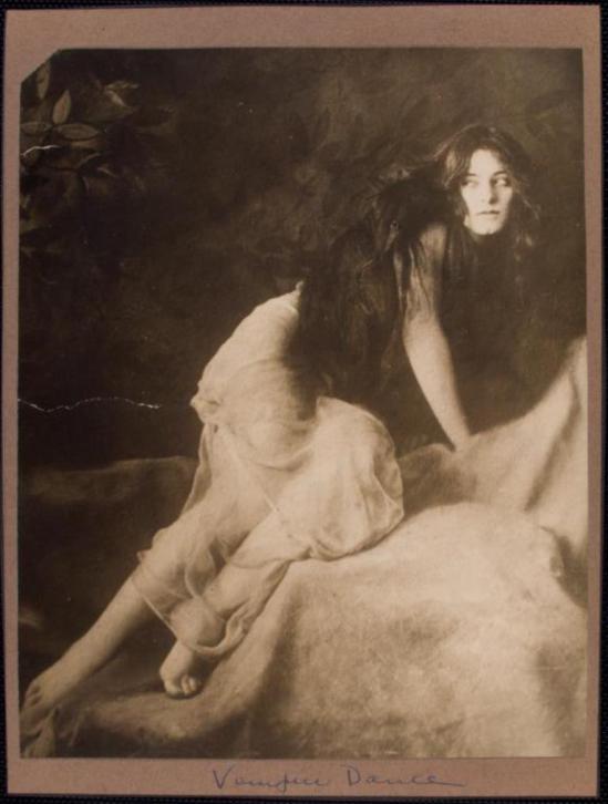 Jerome Robbins Dance Division. Dancer Alice Eis 1909-1913. Via Nypl