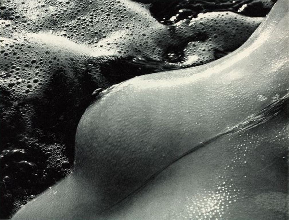 Lucien Clergue. Né de la vague n° 62, 1968. Via expo-foto