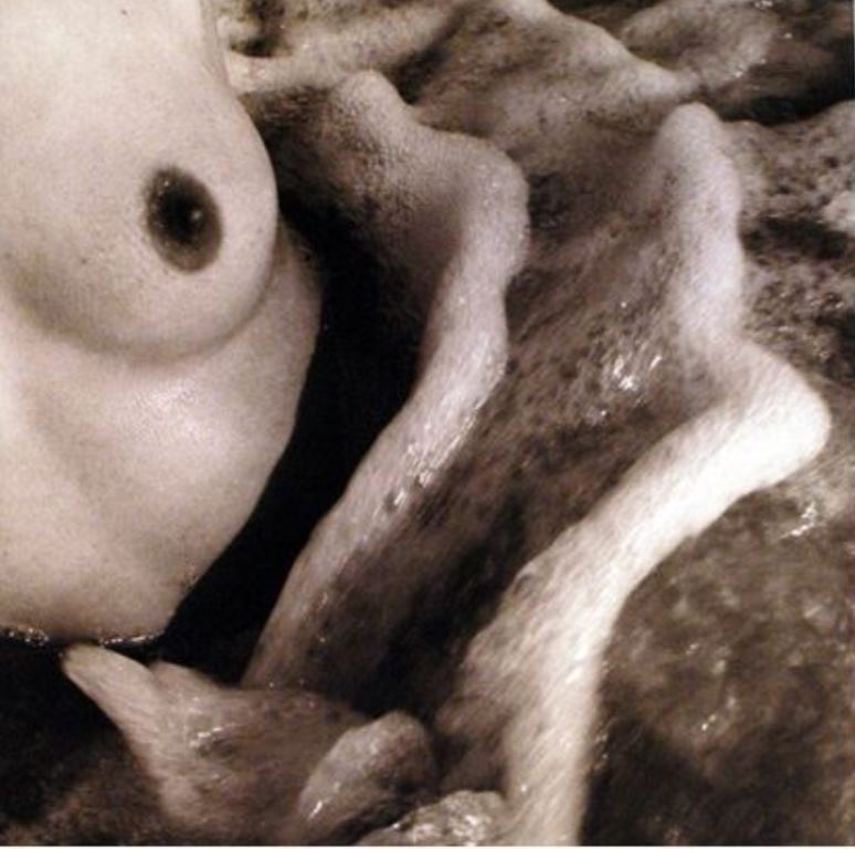 Lucien Clergue. Nu de la mer, camargue 1966. Via baudoin-lebon